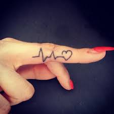 30 Tiny Finger Tattoos You Ll Want To Flaunt Asap Chic Tattoo Tattoos For Women Finger Tattoo Designs