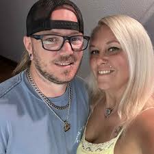 Not just eating Chunk & Dunk, now you can wear it too 🥹👕 First shirt  merch, dropping soon! Only 100 units available 🥹 DM @chunkanddunk_ now to  pre-order! First come, first serve 🫶🏻