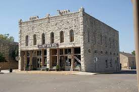 Building Historic Nutt House Hotel Hotel Fun Places To Go Granbury