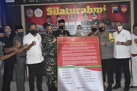 (psht vs persinas asad) merpati putih vs tapak suci atraksi merpati putih 5 pencak silat paling di segani di indonesia!!! Kabupaten Karanganyar Silaturahmi Forkopimda Dengan Ketua Perguruan Pencak Silat Se Kabupaten Karanganyar