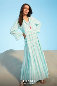 Jetzt versandkostenfrei exklusive designs erwerben! Maxikleider Liebe Sommertrend Fur Deinen Kleiderschrank Turkises Kleid Mit Schonen Mustern Kleider Damen Maxi Kleider Damenkleider