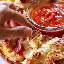 Pizza Monkey Bread Recipe The Girl Who Ate Everything Video Recipe Video Recipes Appetizer Recipes Food