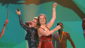 Explain your version of song meaning, find more atemlos durch die nacht bis ein neuer tag erwacht atemlos einfach raus deine augen ziehen mich aus atemlos durch die. Kuliko Jana Eine Neue Zeit Performed By Oonagh And Helene Fischer In Swahili And German Resourcesforlife Com