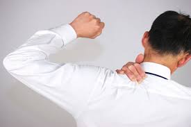 五十肩のサインを見逃さないで！「初期の違和感」が改善の鍵です