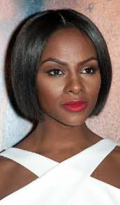 It adds interest to otherwise heavy, curly hair and is such a modern bob hairstyle for black women. Frisuren 2020 Hochzeitsfrisuren Nageldesign 2020 Kurze Frisuren Short Hair Styles Stylish Hair Bob Hairstyles