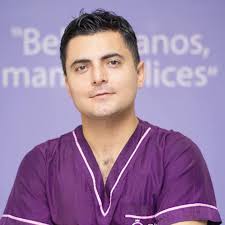 Cuando terminé la especialidad, le dije a mi mamá, que yo no iba a estar en  medicina privada. Pensaba que la única manera en la que podía tener un  trato humano con