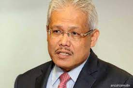 Numele zainudin este un patronimic , iar persoana ar trebui să fie menționată cu numele dat , hamzah. Home Minister Hamzah Resigns As Chairman Of South Malaysia Industries The Edge Markets