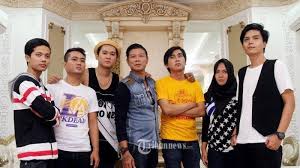 Lagu ini masih berupa single yang diciptakan sendiri oleh andika didistribusikan oleh label laoneis official. Kumpulan Lirik Lagu Chord Kangen Band Yolanda Bintang 14 Hari Doy Genting Tribunnewsmaker Com