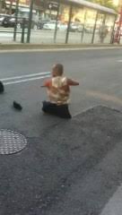 Il faut savoir ce qui vous a brisé intérieurement et vous en débarrasser psychologiquement en communiquant et en méditant. Un Manchot Cul De Jatte Se Bat Dans La Rue Pas Mal Comme Free Fight Video Dailymotion