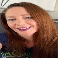 Holly Beebe's Instagram, Twitter & Facebook