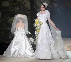 Japanese Designer Yumi Katsura A White Gold Wedding Dress With A Diamond Centerpiece A Expensive Wedding Dress Most Expensive Wedding Dress Gold Wedding Dress
