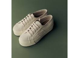 It uses recycled and waste materials instead of leather and makes the shoes in small, family run factories in portugal. Best Vegan Trainers 2021 From Veja To Superga The Independent