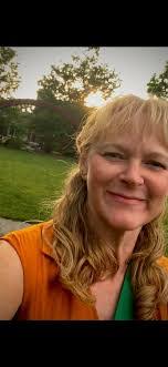 Roxanne Farmer's Instagram, Twitter & Facebook