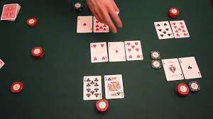 Un jugador puede presentar inicialmente un juego inferior al de su contrincante y finalmente puede superarlo, siempre y cuando presente las cinco cartas requeridas. Como Jugar Al Poker En Espanol 2 Reglas Del Poker Hd Youtube
