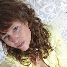 alguna moto en venta con papeles q sea todo legal.. q no le falte nada.. q  este en buenisimo estado.. una 110 pasen fotos y precios .. las rosass