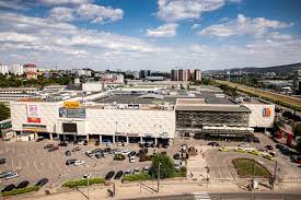 Palas mall şi palas shopping street reprezintă componenta comercială a ansamblului urbanistic multifuncţional palas. Palas Mall Èi Iulius Mall IaÈi Deschise Pentru ExperienÈe Sigure De Shopping DupÄ Un Nou Program