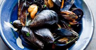 Mussels In White Wine Sauce Moules Mariniere Simplyrecipes Com Recipe Mussels White Wine White Wine Sauce Recipes Mussels