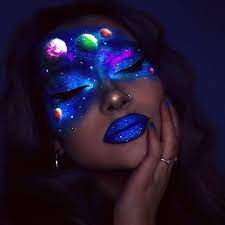 Makeup Artist Uses Neon Colors To Transform Her Face Into A Work Of Glow In The Dark Art Face Art Makeup Crazy Makeup Eye Makeup Art