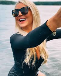 Smooch!💋Had fun shooting some promo for my friends at  @muskokalakesbracelets this past weekend (more to come). Beautiful charms  for a good cause