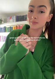 ¡Es ilegal llevar verde y no cantar esta canción!