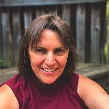 Elizabeth Arledge's Instagram, Twitter & Facebook