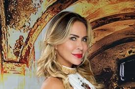 Aylín Mujica es hospitalizada de emergencia