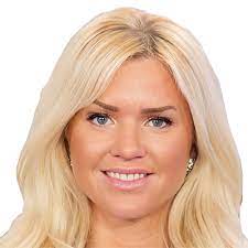 Hon kan inte så mycket om fotboll men hon stöttar och hjälper mig otroligt. Kristoffer Olsson Har Gift Sig Med Sofie Jakobsson