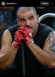 Joey Votto: daydreaming of broken bat singles Us: daydreaming about the  daydreaming 🥹