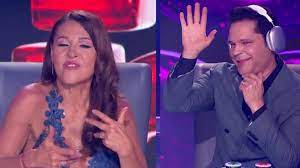 Amparo Grisales le dejó beso marcado a Rey Ruíz en 'Yo me llamo' como  regalo de suerte; el cantante no se quedó callado