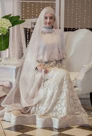 Inspirasi pengantin jawa, sungguh menawan model sanggul dan ronce buka_ shopee.co.id/galeryaksesoris atau via wa. 5 Desain Gaun Pengantin Berhijab Syari Kekinian Mau Coba Wedding Market