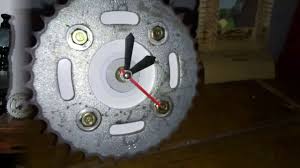 Meskipun demikian, membuat kerajinan tangan dari barang bekas membutuhkan keterampilan tersendiri. Diy Membuat Jam Unik Dari Gir Motor Bekas Youtube