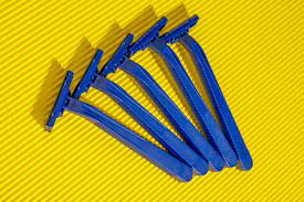Five blades provide a close shave, while skin guards on each blade offer extra protection against irritation. Why Do Razor Blades Get Dull So Quickly Wired
