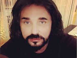 Scialpi, pseudonimo di giovanni scialpi (parma, 14 maggio 1962), è un cantante, attore e personaggio televisivo italiano. Scialpi Innamorato Nuovo Fidanzato Dopo Il Matrimonio Finito Con Roberto