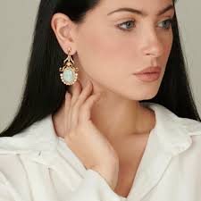 Orecchini pendenti in bronzo con cammei in porcellana e microperle