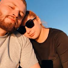 anybody decorate graduation caps and make stoles?