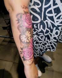 Avant Bras Horloge Roses Et Prenoms Latelier Du Tatoueur Facebook