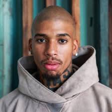 Follow my makeup page and stay tune for a new Halloween glam every week!!