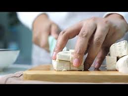 Hal ini menjadikan cemilan cocok dijadikan untuk usaha makanan. Bikin Cemilan Tahu Ala Restoran Mewah Resep Tahu Cabe Garam Simple Banget Youtube Di 2020 Resep Tahu Restoran Mewah Cemilan