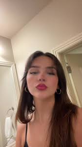 Vivian Sutton (@viviansutton2)