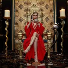 The Best Beauty Looks From T Swift S Look What You Made Me Do Video 2 Snake Queen Fashion Taylorswi Taylor Swift Videos Taylor Swift Taylor Swift Fan
