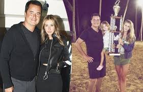 Büyük bir aşkla evlenen ve bir çocuk sahibi olan acun ilıcalı ile şeyma subaşı'nın arasında bir süredir kara bulutlar dolaştığı ve çiftin sorunlarını çözemeyip bu nedenle ayrılık kararı aldığı iddia edildi. Acun Ilicali Ve Seyma Subasi Ya Iftira Atan Unlu Oyuncu Kim Haberi