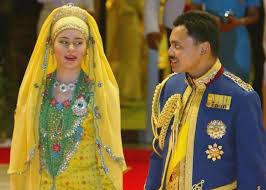 Mukhlis khoto channel 8.404 views11 months ago. The Crown Prince Of Brunei Married A 13 Year Old Commoner Wife The Bride Wore 22 Gold Bracelets The Prince Only Loved Her For 17 Years Inews