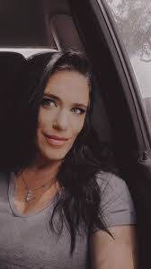 Whitney B (@whit1702)