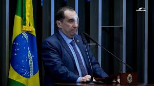 Jorge kajuru, jornalista esportivo e eleito senador do estado de goiás pelo psb, pretende inovar em sua legislação usando uma espécie de democracia direta na hora de votar em projetos de lei e. Vyizyqvnx L Dm