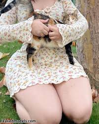 Melekwhoo collar kneeling