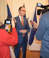 Coaliţia naţională pentru modernizarea româniei (cnmr) solicită retragerea cetăţeniei române a preşedintelui udmr, hunor kelemen, din cauza unei declaraţii rostite săptămâna trecută. CoaliÈ›ia Pentru Modernizarea Romaniei S A Lansat La Arad Brew News Uav Fr