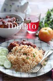 Warna tak ceria sangat sebab sos tomato habis. Nasi Tomato Dan Ayam Masak Merah Masam Manis