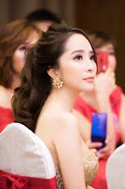 Quỳnh Nga diện váy khoe vòng một nóng bỏng, chia sẻ "gan ruột" về chuyện ly  hôn