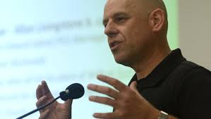 Learning a badge of honor for Simi Valley police chief