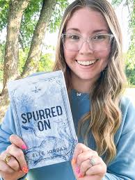 🤠🎄 PUB DAY ARC REVIEW 🎄🤠 💫 (4.5) Thank you to Cassie Bowen for the ARC  of My Frosty Fake Christmas Date! This book was such a cute holiday read!  The characters